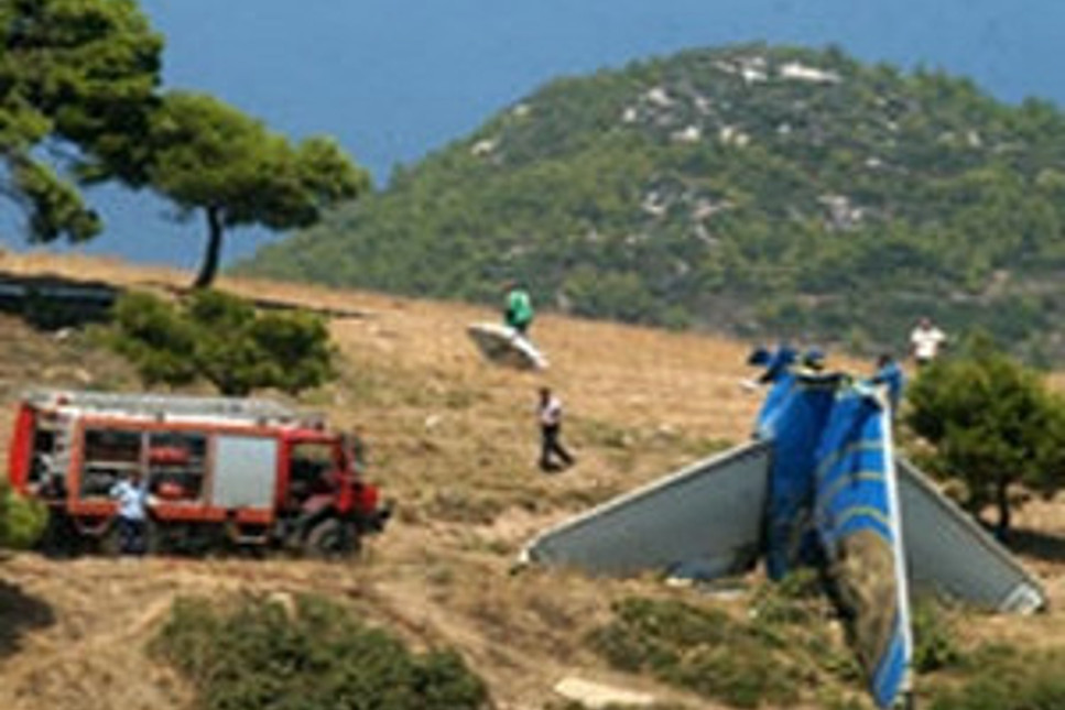 Rum yolcu uçağı Atina'da düştü: 121 ölü