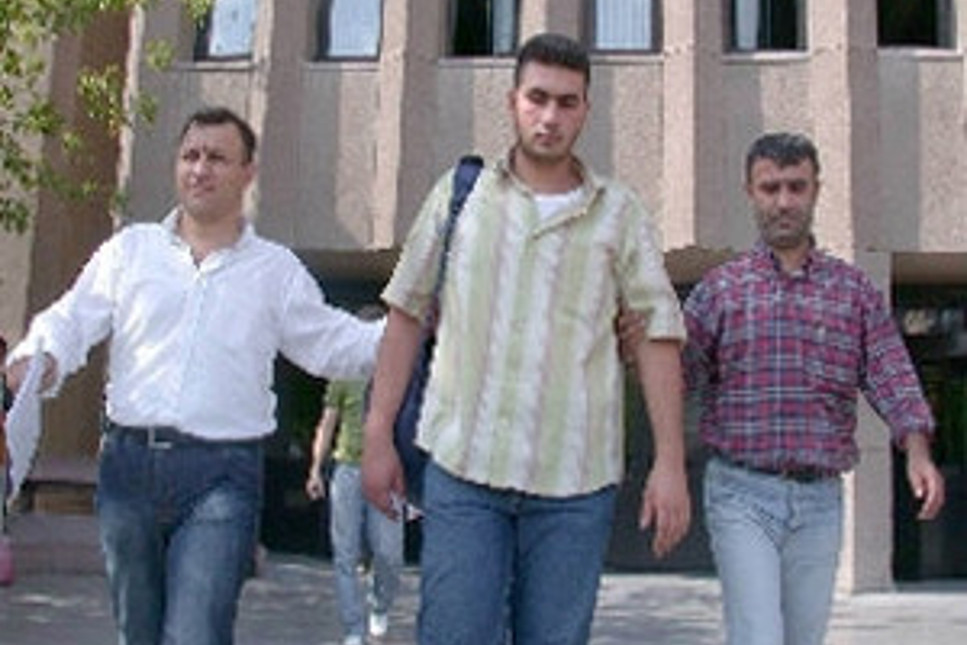Türk "hacker" Atilla'yı cezaevinde rahatsız ediyorlar: Bize de öğret