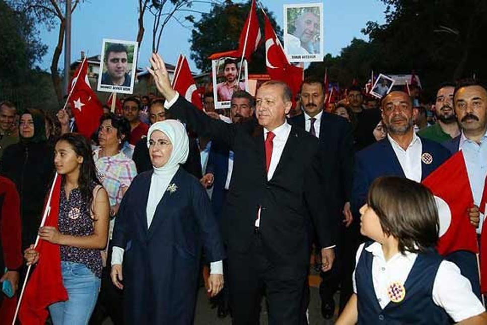 15 Temmuz'un yıldönümünde Türkiye meydanlarda, Cumhurbaşkanı Erdoğan 15 Temmuz Şehitler Köprüsü'nde