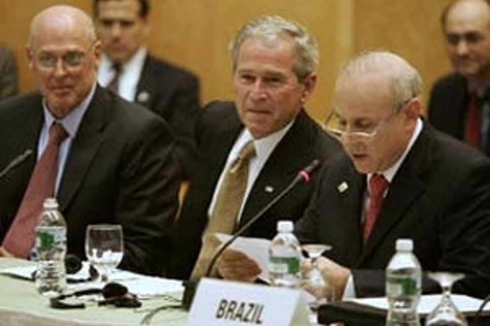 Bush'tan G7'ye sürpriz ziyaret