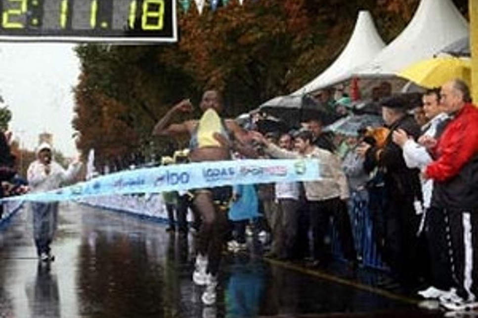 Yağmur altındaki maratonu kazananlar