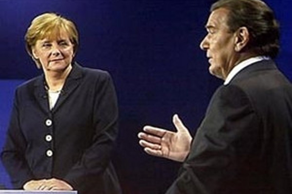 Schröder, TV'de Merkel'e fark attı