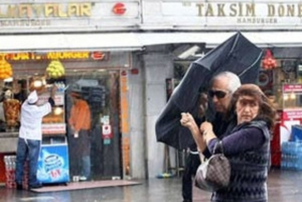 İstanbul'da fırtına ve yağış