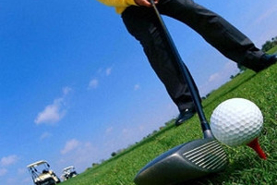 Golf oynamak, başbakanın kellesini aldı