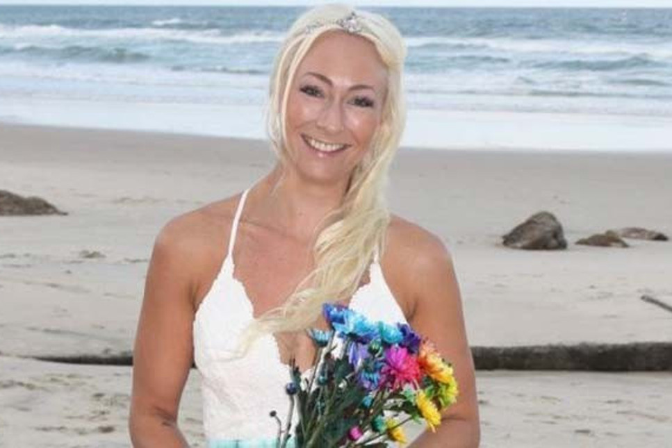 34 yaşındaki kadın koca bulamayınca kendisiyle evlendi