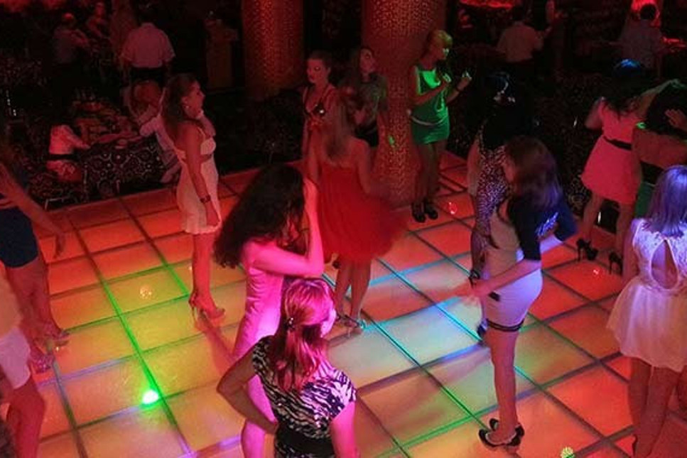 40 Kübalı dansçı kız Ankara’da dehşeti yaşadı!