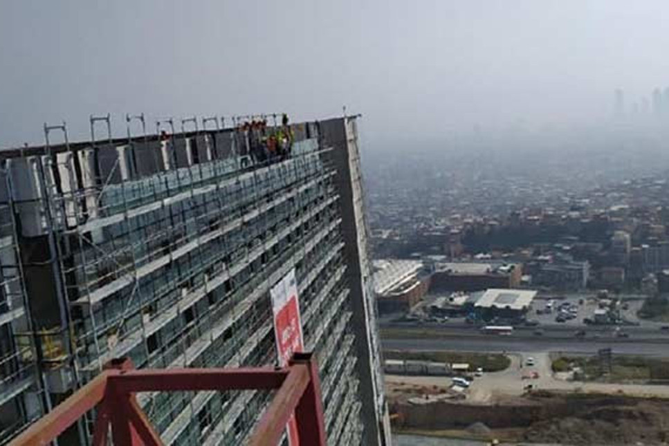 5 aydır maaşları verilmeyen işçiler İzmir Şehir Hastanesi inşaatında eylemde