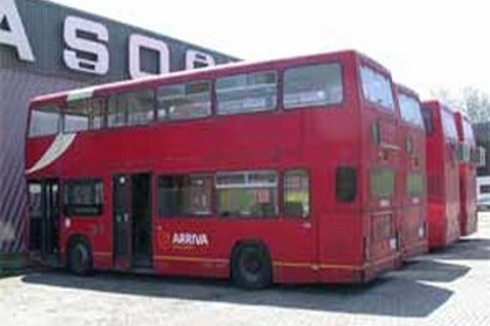 Londra'nın simgesi çift katlı otobüsler lüks karavana dönüştürülüyor