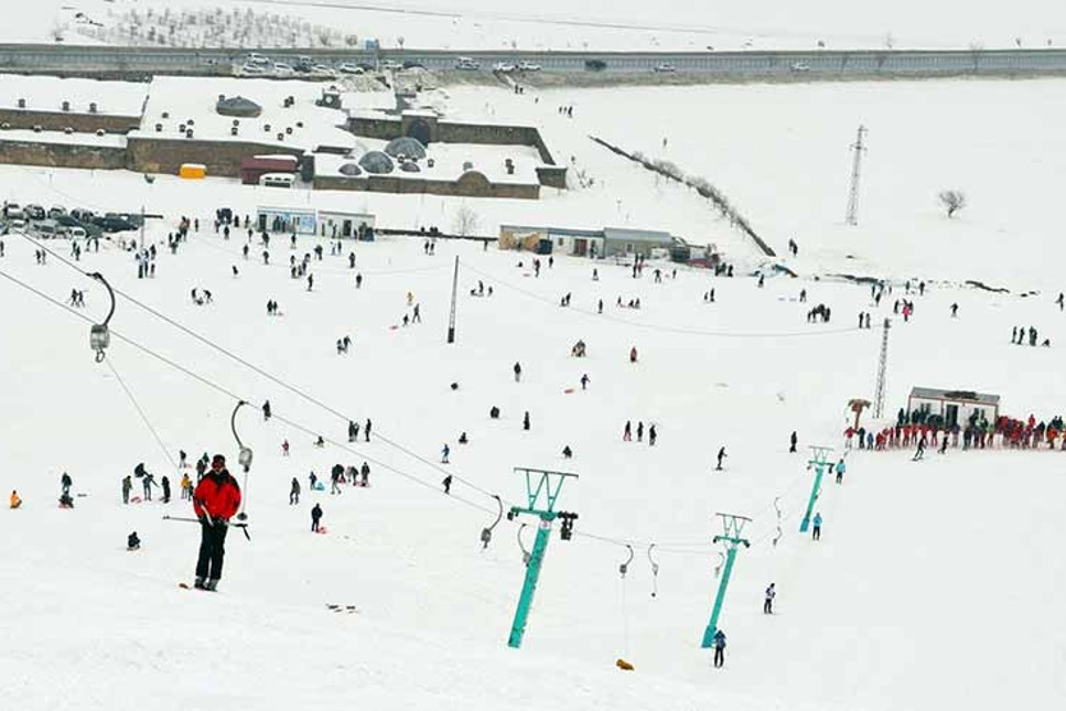 Uludağ'da kayak sezonu Mart sonuna kadar uzatıldı