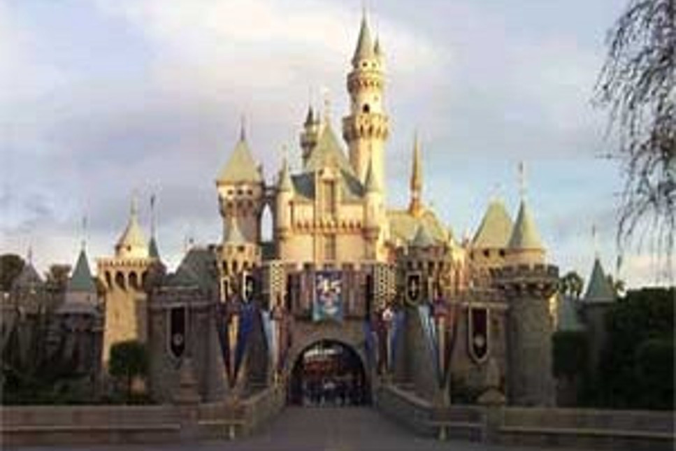 Disneyland Paris ziyaretçi rekoru kırdı, ama borçtan kurtulamadı