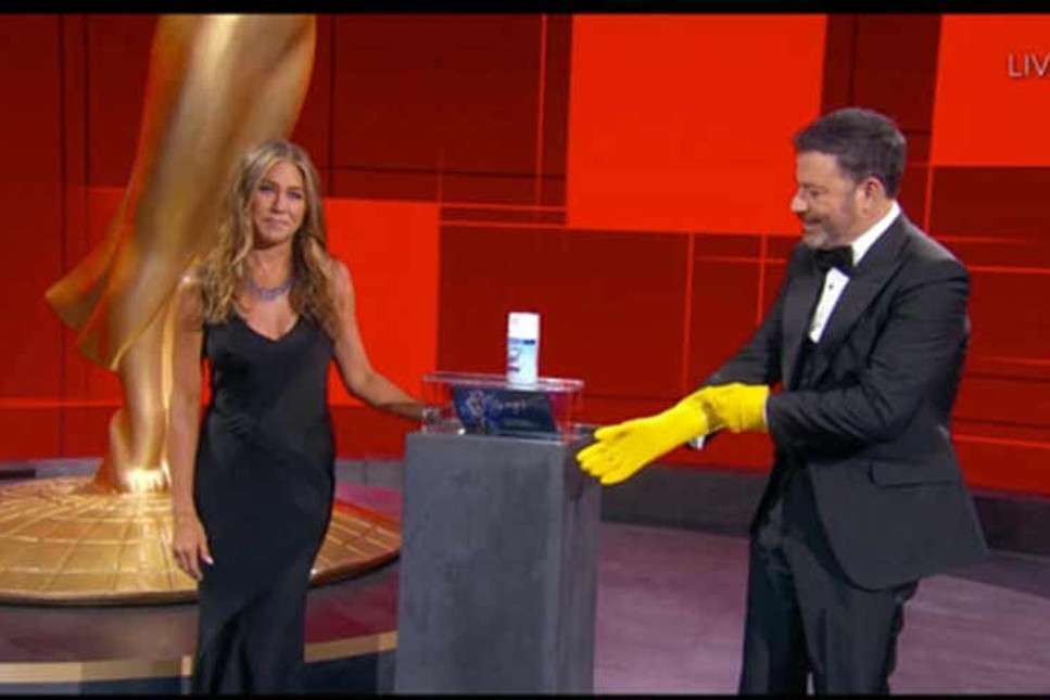 72. Emmy Ödülleri sahiplerini buldu: Bulaşık eldivenli ödül gecesi