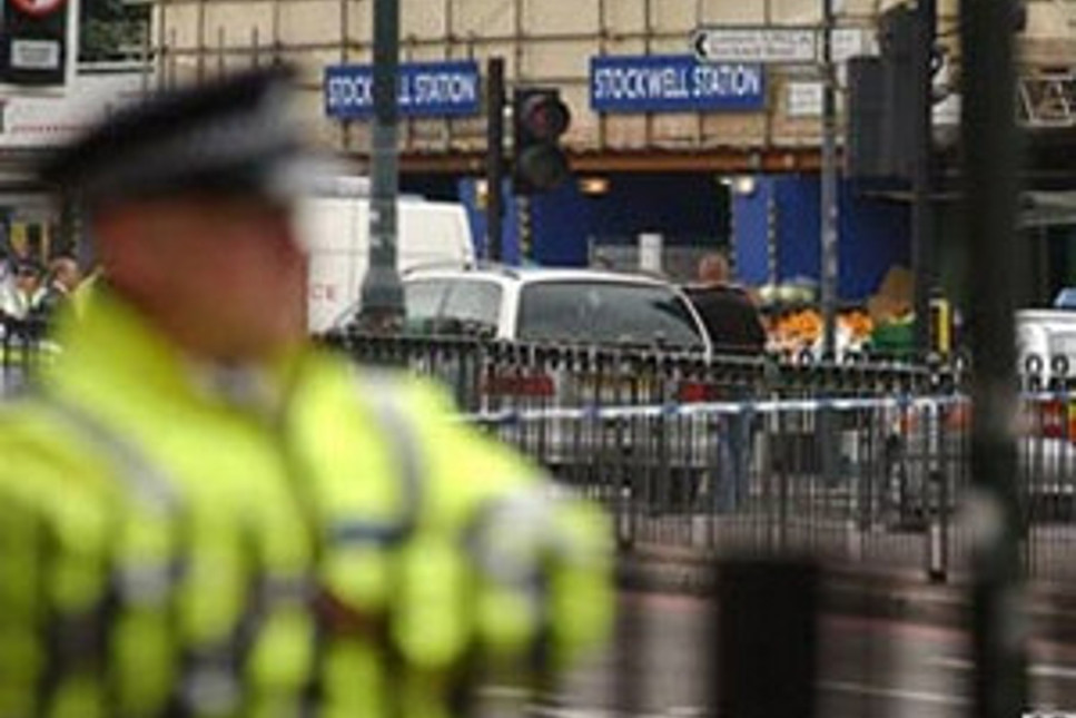 Londra'da polis bir şüpheliyi öldürdü