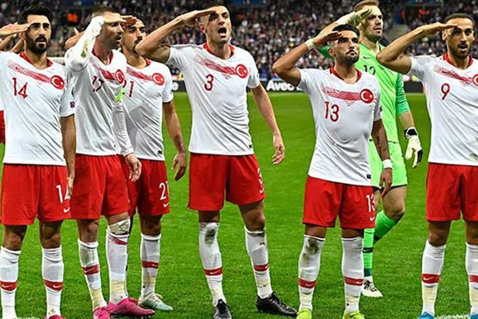 UEFA asker selamı nedeniyle Fransa-Türkiye maçıyla ilgili soruşturma başlattı