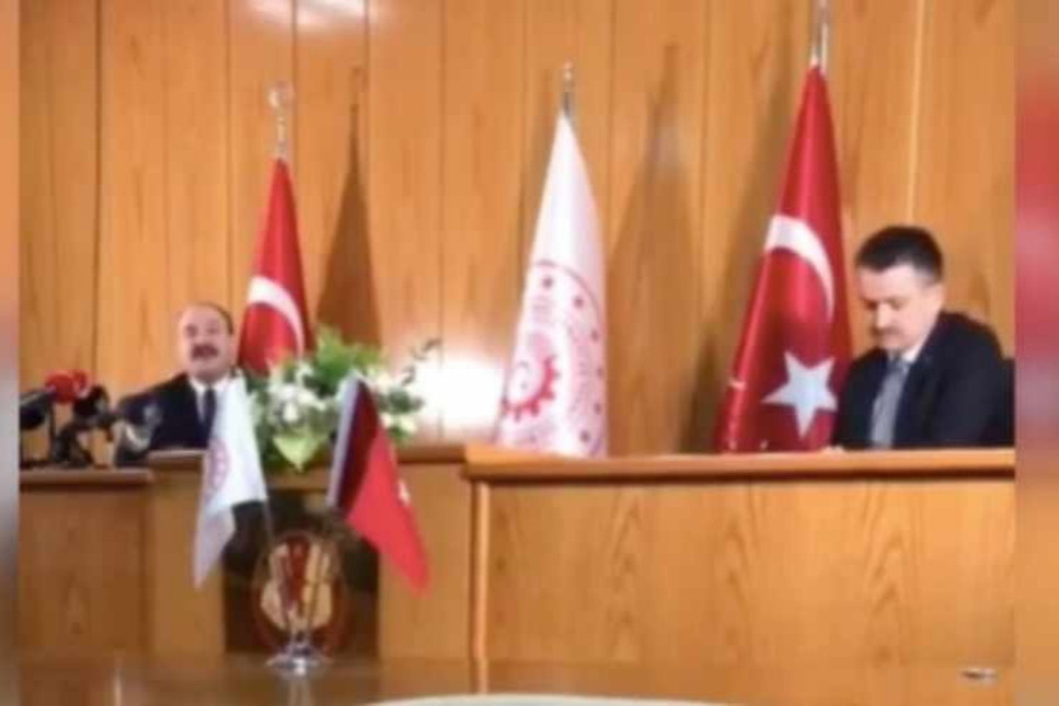 AA muhabirinden iki bakanı şoke eden soru: AK Parti ismi şaibelerle anılan Süleyman Soylu'dan daha mı küçük?
