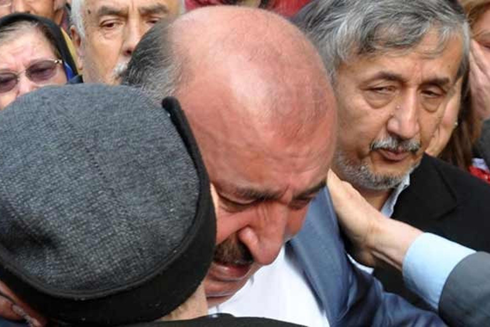 AK Partili Belediye Başkanı, görevinden ağlayarak istifa etti