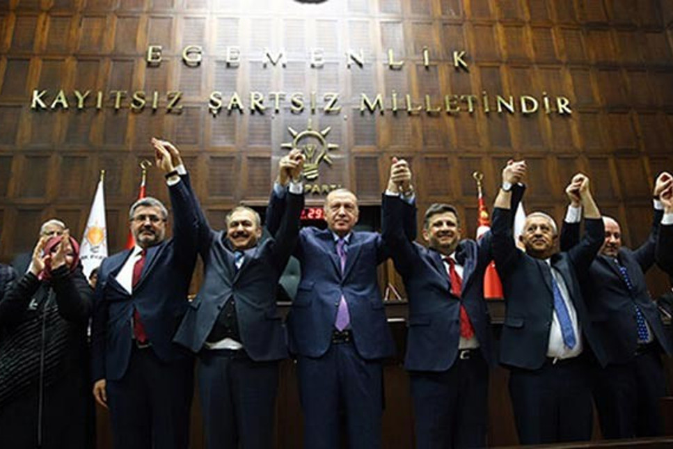 AKP'de rozet takılan bazı isimler parti içinde tartışma yarattı
