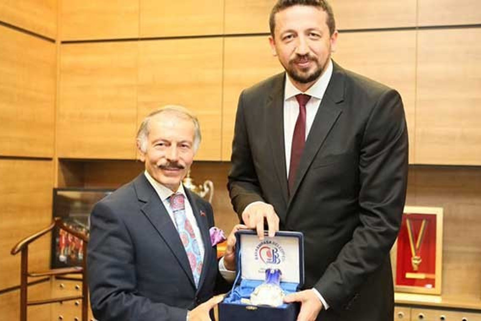 AKP’li belediye 593 bin liralık hediyelik eşya aldı, üzerine başkanın adı yazıldı