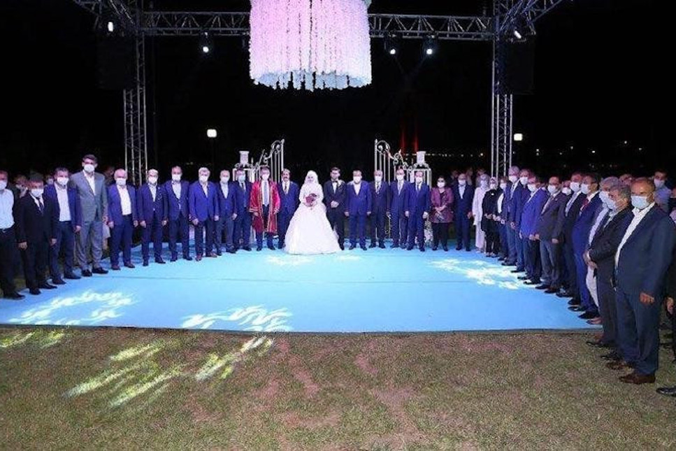 Kaymakamlığın para cezası kestiği AKP’li Yaman’ın düğününe kaymakamın kendisi katılmış!