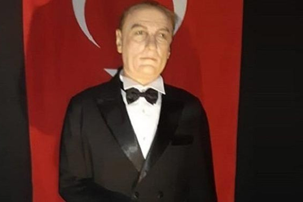 AVM'de Atatürk'e benzemeyen heykel: 'Mustafa Cengiz'e daha çok benziyor'