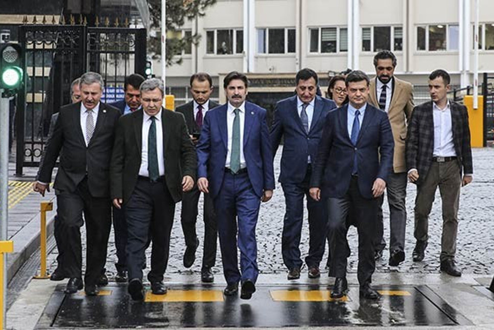 Ahmet Davutoğlu'nun ekibi parti kuruluşu için başvuruyu yaptı