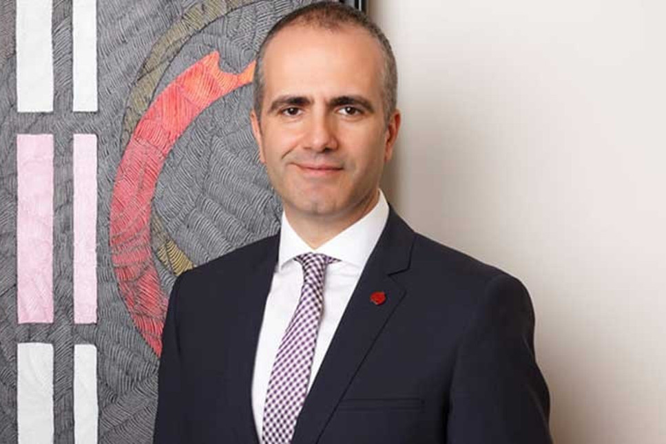 Akbank Kurumsal İletişim Bölüm Başkanı Murat Göllü'den sürpriz veda...
