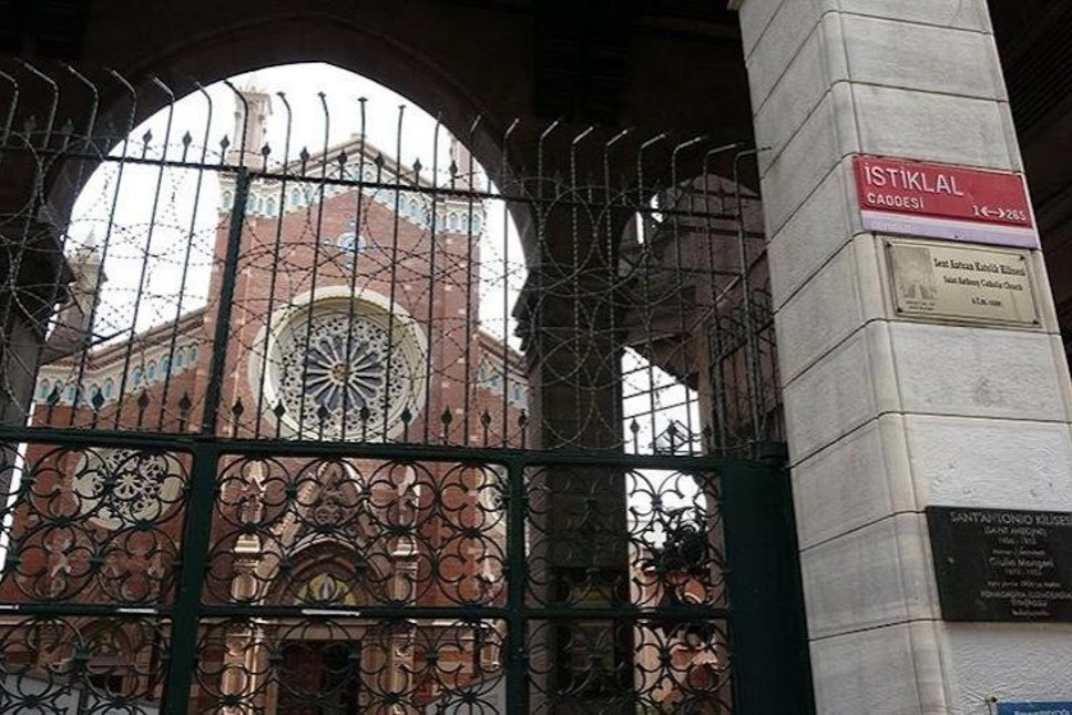 Akılalmaz dolandırıcılık! Beyoğlu'ndaki St. Antuan Kilisesi’ni satmaya çalıştılar!