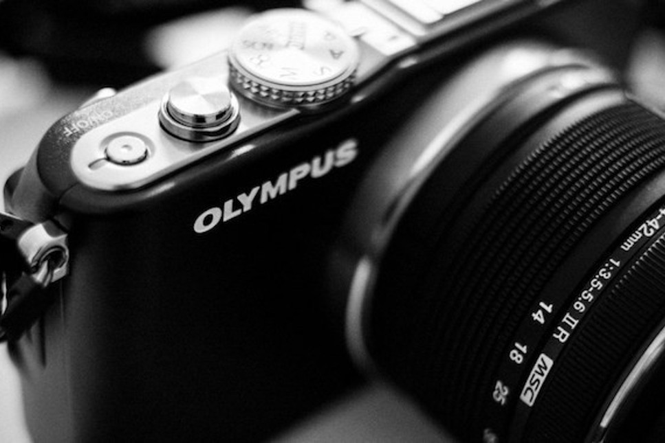 Akıllı telefonlara yenildi! Olympus kamera pazarından çekiliyor