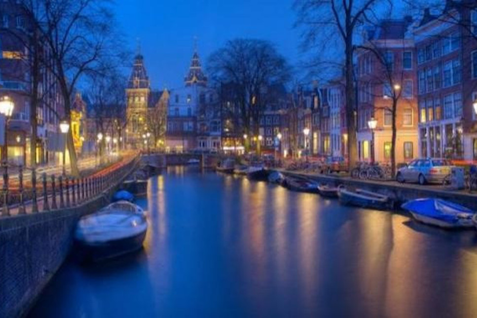 Amsterdam’da turistlere yeni vergi: Her gece için ek 3 euro