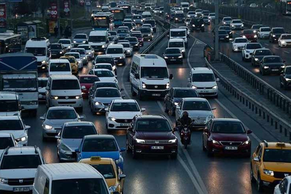 İstanbul'da yağışlar trafiği vurdu, yoğunluk yüzde 63'e çıktı