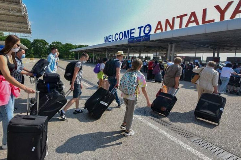 Antalya'ya 2 günde 20 Bin Rus turist geldi