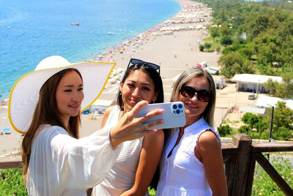 Antalya'ya gelen turist sayısı 3 milyonu geçti