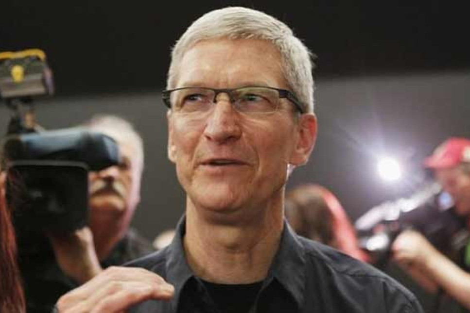 Apple CEO’su Tim Cook da milyarderler kulübüne girdi