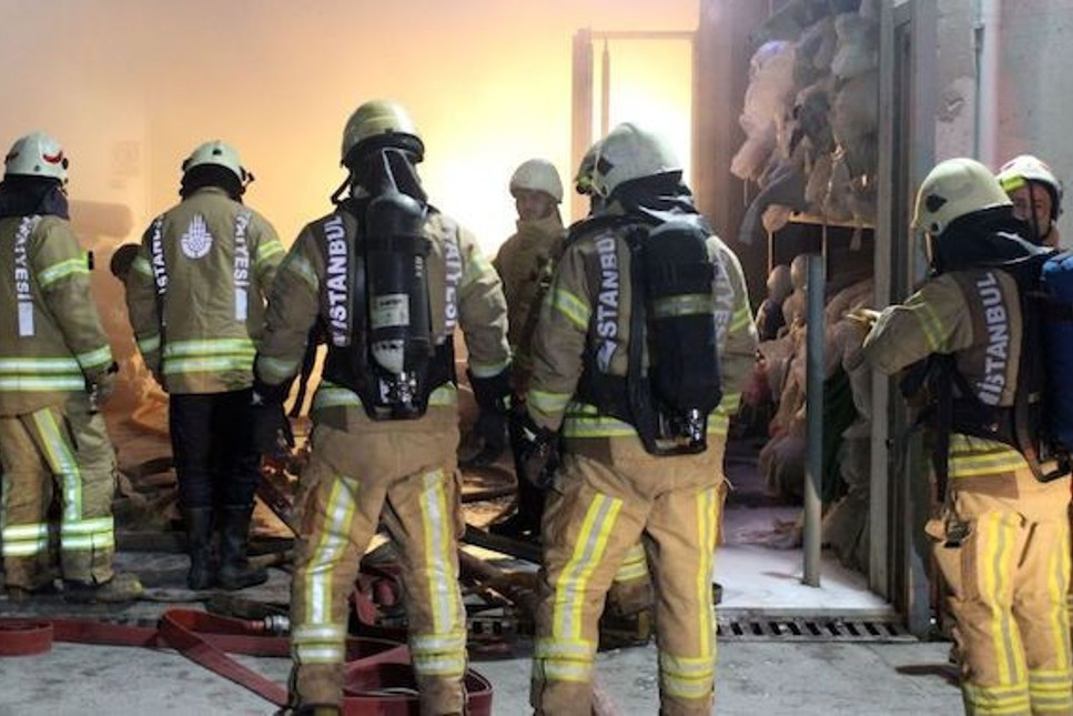 Arnavutköy kumaş fabrikasında yangın çıktı