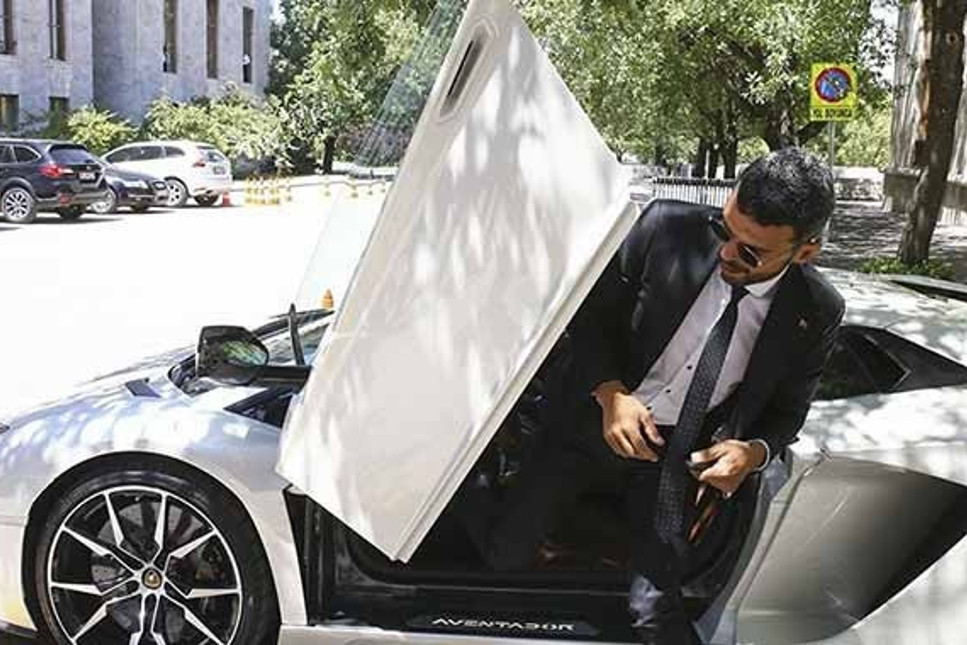 Asfalt ağladı! AK Partili Sofuoğlu, Meclis'e Lamborghini'yle gitti..