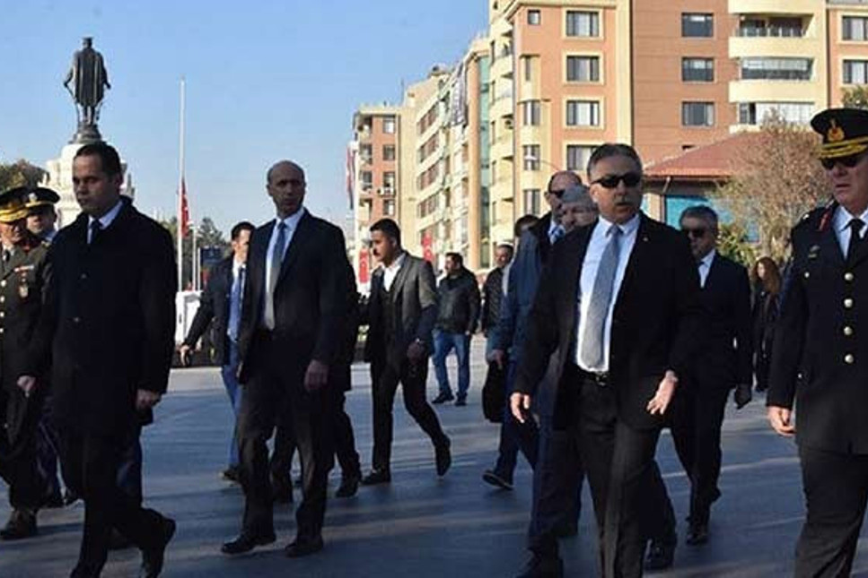 Atatürk'ü anma töreninde gecikme yaşanınca Konya Valisi: Hepsini görevden alın