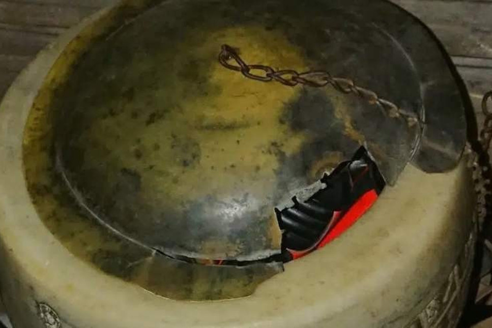 Ayasofya’daki tarihi su haznesinin kapağı kırılarak ayakkabılık yapıldı