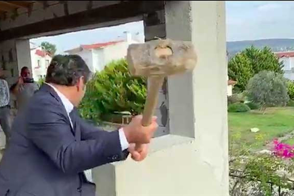 Aykut Erdoğdu villasının 'kaçak balkonu'nu böyle yıktı