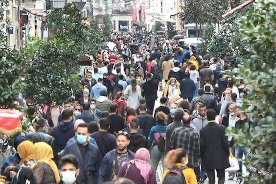 Bakan Koca'dan İstiklal Caddesi mesajı: Bu kalabalığa sağlam giren hasta çıkar