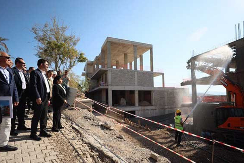 Bakan Kurum, Bodrum'da yıkımı yerinde denetledi: Kaçak ne varsa yıkılacak