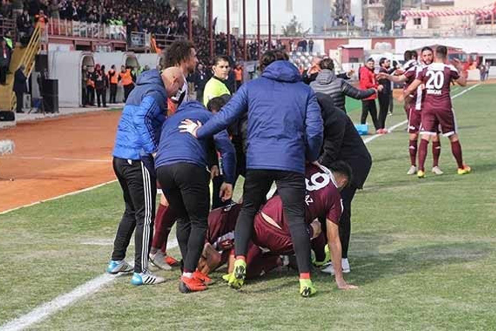 Başakşehir kupaya veda etti: Hatayspor 4-1'lik galibiyetle çeyrek final biletini kaptı