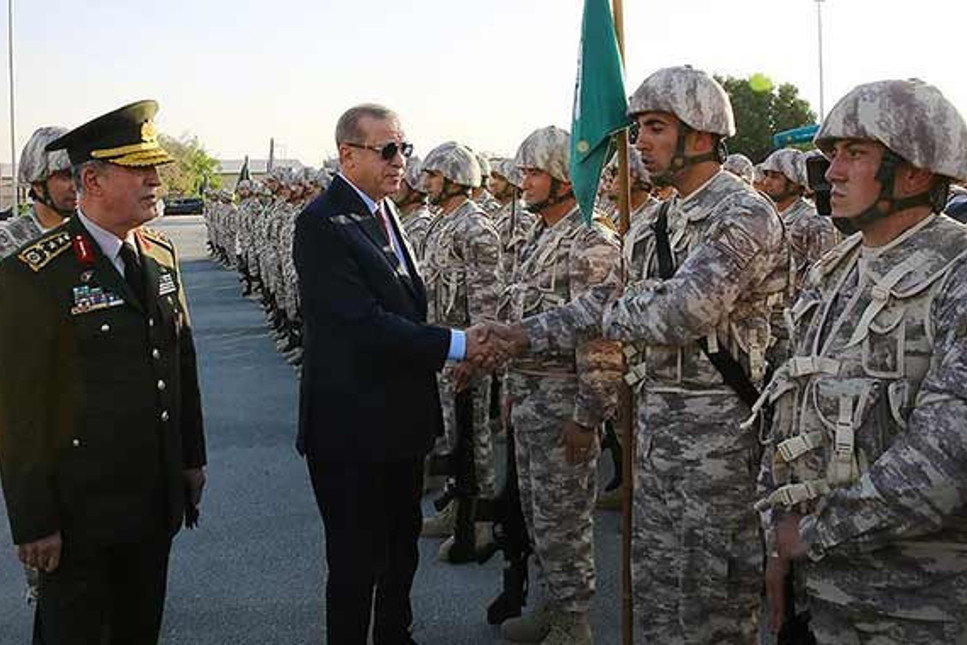 Başkomutan Erdoğan'dan Katar'daki Türk birliğine ziyaret