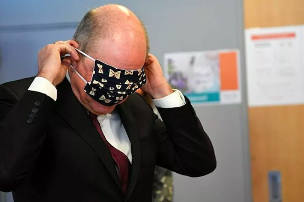 Belçikalı Bakanın maskeyle imtihanı