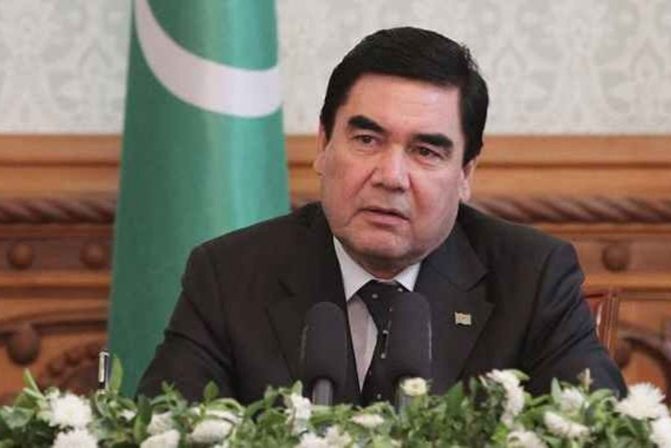 Türkmenistan liderinin hayatından bir gün: Atlar, yavru köpekler ve biraz da ofis işleri