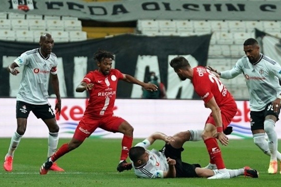 Beşiktaş evinde Antalyaspor'a 2-1 kaybetti