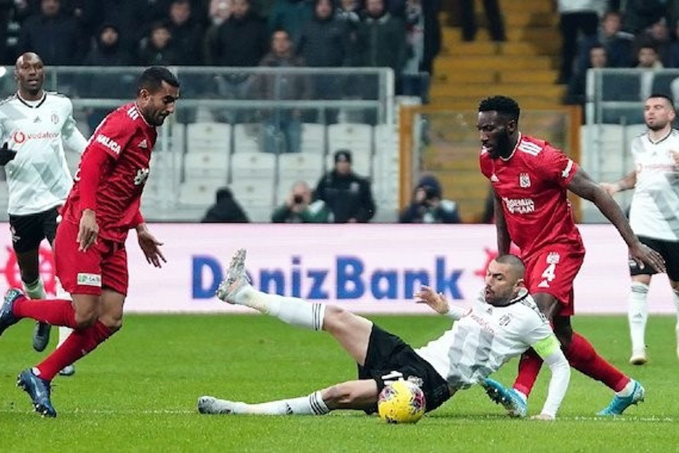 Beşiktaş evinde lider Sivasspor'a yenildi