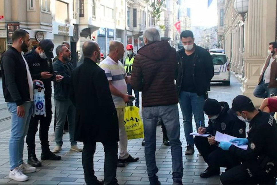 Beyoğlu'nda maskesiz dolaşanlara Bin TL ceza kesildi