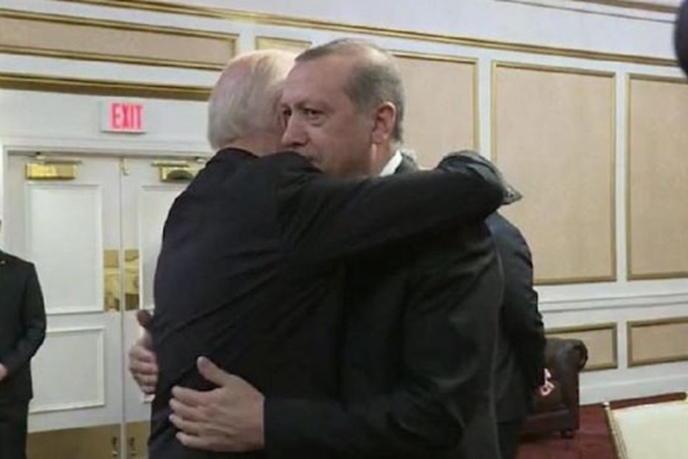 Biden dört yıl önce Cumhurbaşkanı Erdoğan’a böyle sarılmış