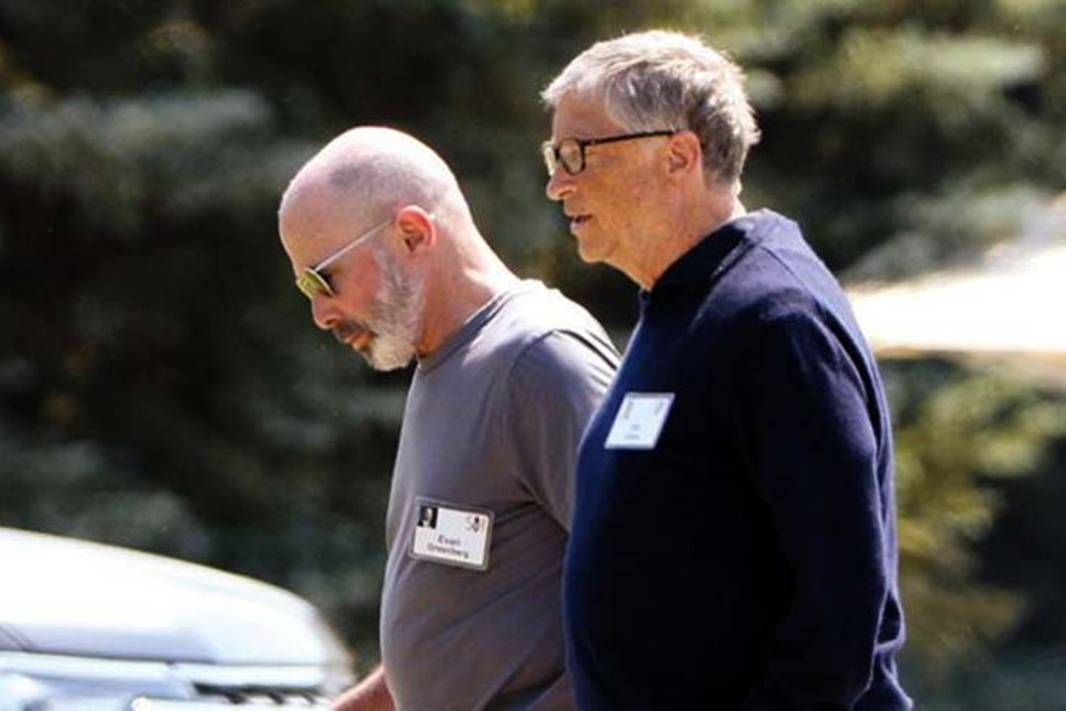 Milyarder Bill Gates, çalışanına uygunsuz e-posta atmakla suçlandı