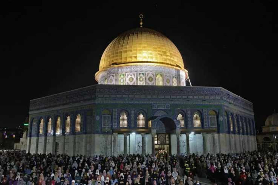 Binlerce Filistinli, Kadir Gecesi‘nde Mescid-i Aksa'ya akın etti