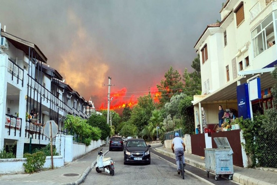 Bir orman yangını da Marmaris'te! Yerleşim yerlerine yaklaştı